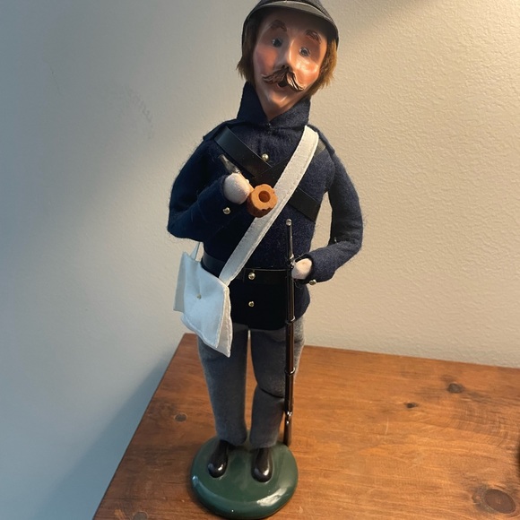 Hello, I am selling majority of my Byer’s Choice collections. - Picture 14 of 14